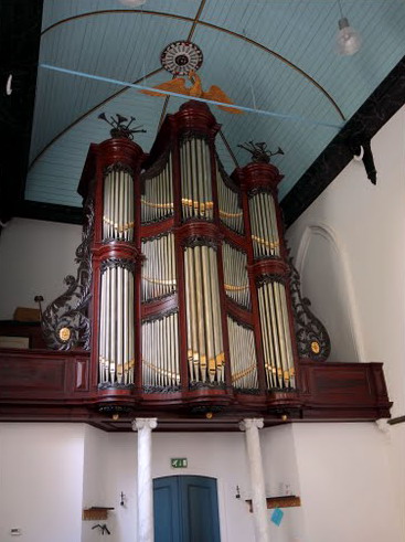 Het imposante orgel van de kerk te Beerta.