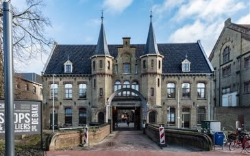 Foto: De Blokhuispoort van de strafgevangenis te Leeuwarden.