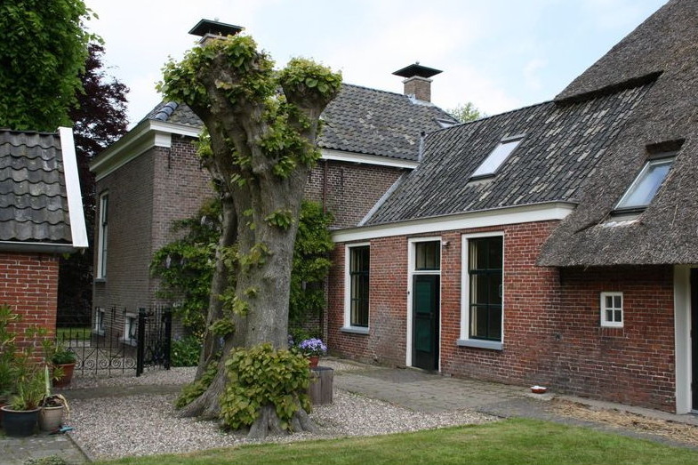 De huidige boerderij Rikkerda is nu een erfgoedlogies. Foto: erfgoedlogies.nl (5).