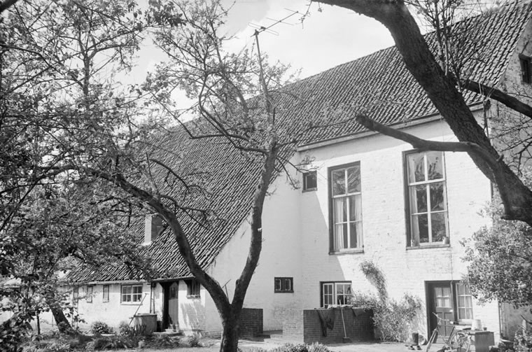 Het Iwema steenhuis. Foto: P.C. Schellekens, juni 1968, Rijksdienst voor Cultureel Erfgoed. Licentie: Public Domain.