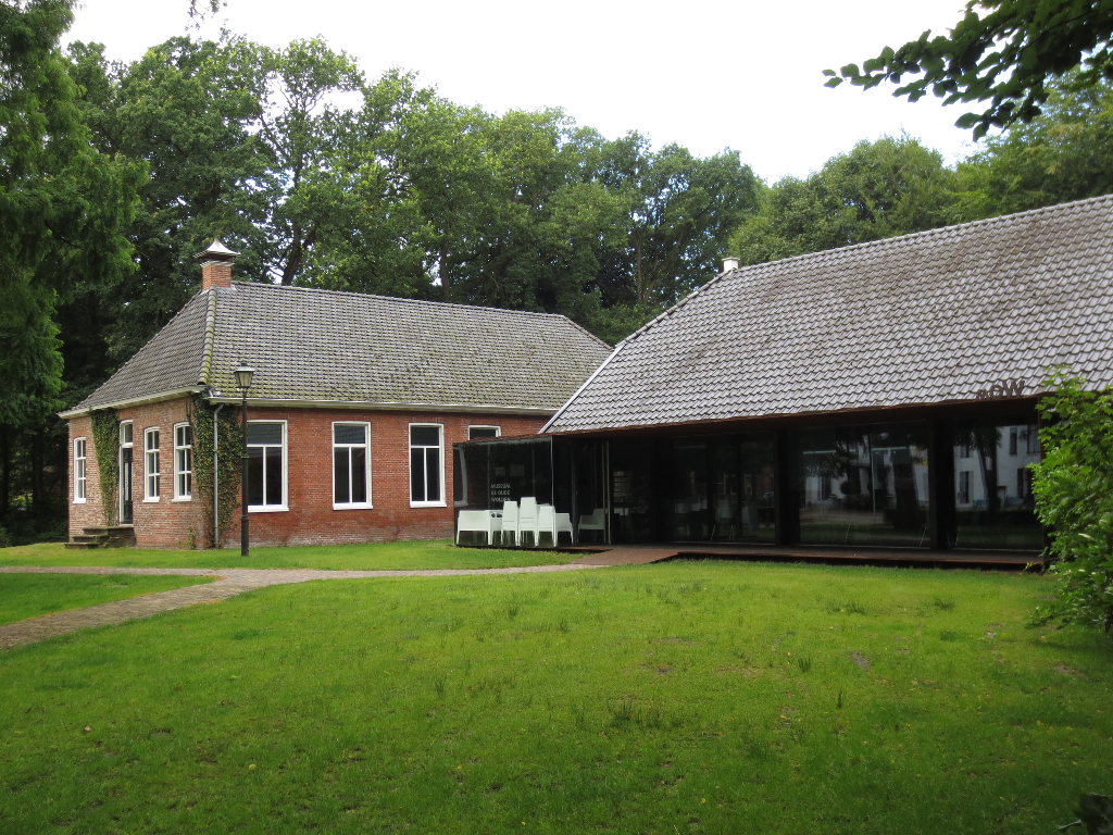 Het Museum de Oude Wolden is gelegen aan de Hoofdweg.
