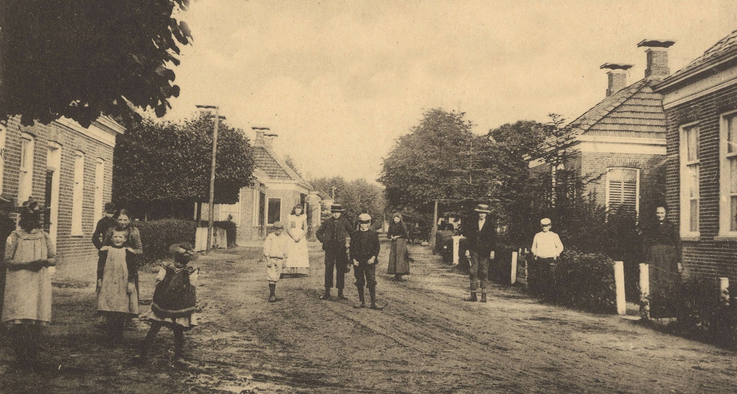 Ansichtkaart dorpsgezicht Siddeburen, 1900-1905. Bron: RHC GA, Groninger Archieven, Beeldbank Groningen.