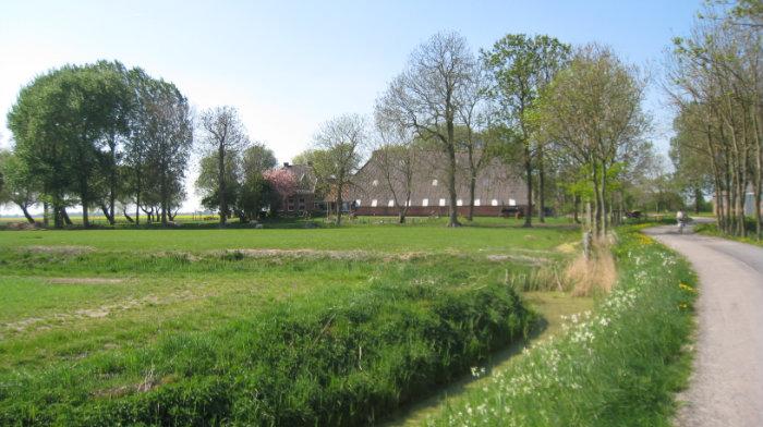 Boerderij aan de Lageweg te Steerwolde.