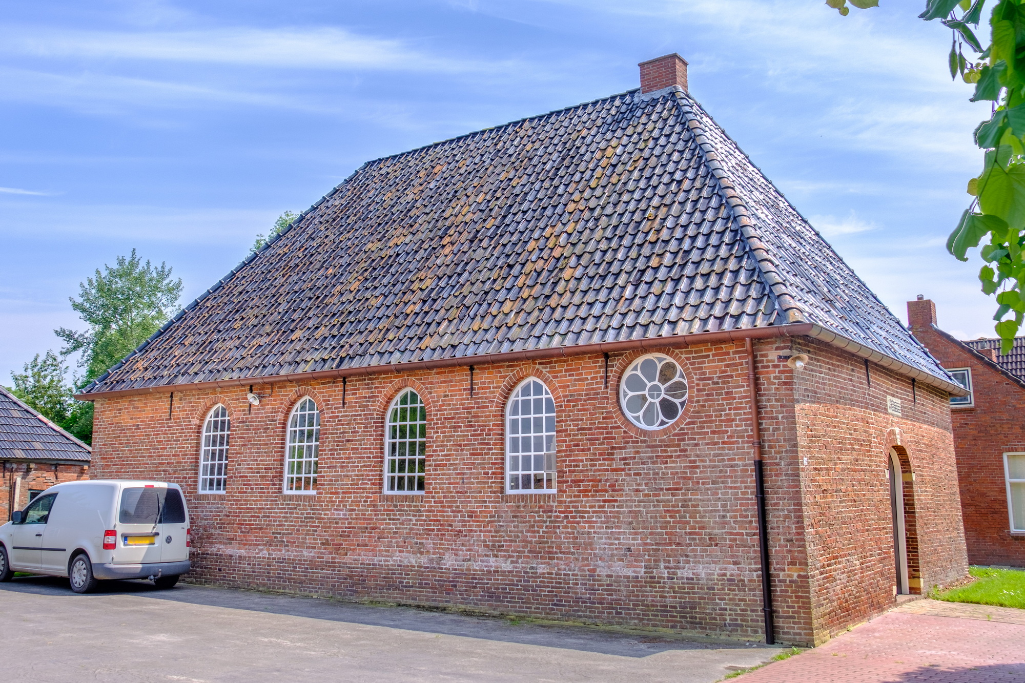 De doopsgezinde vermaning uit 1772 in Zijldijk is nog altijd in gebruik. Bron: Wikipedia, Zijldijk; foto: Hardscarf. Licentie: Creative Commons.