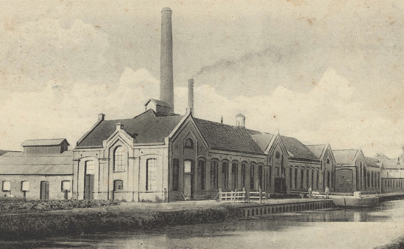 Aardappelmeelfabriek W.A. Scholten, gebouwd in 1859. Foto: 1915-1925. Ook Fabriek Motke genoemd. Ansichtkaart uitgeverijg A. Bosma. Bron: RHC GA. Groninger	Archieven, Beeldbank	Groningen.