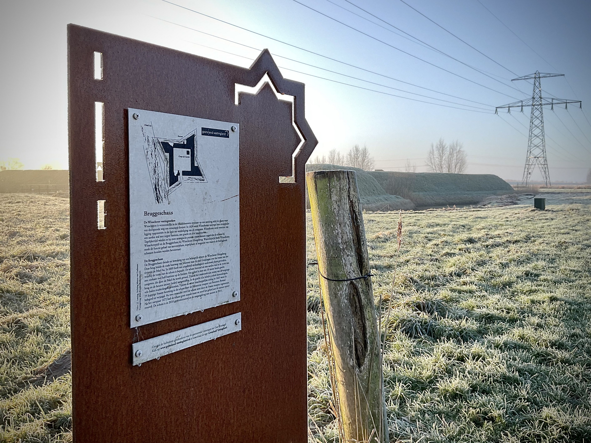 Informatiebord over de schans in de winter. Klik op de foto voor een twee foto. Foto: ©Jur Kuipers, Hoogezand. 