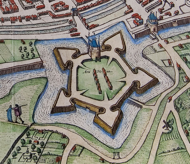 De citadel Arx Nova (kasteel van Alva), uit de Stedenatlas van Braun en Hogenberg (1575), waarop beide Herepoorten en rechts de Oosterpoort te zien zijn. Auteur: Braun en Hogenberg. Bron: Rijksuniversiteit Groningen. Licentie: Publieke Domein Mark 1.0