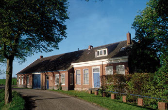 Reiderwolderpolder-212. Voormalige kantoren en woning van de Stad Groningen.