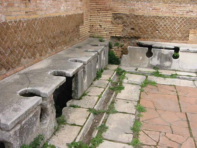 Ostia toiletten uit de Middeleeuwen.