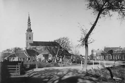 De kerk gefotografeerd door P.B. Kramer tussen 1920 en 1930. Bron: RHC GA, Groninger Archieven, Beeldbank Groningen. ID: NL-GnGRA_818_3603.