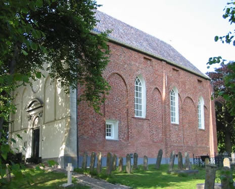 De kerk van Finsterwolde gezien vanuit het zuidwesten.