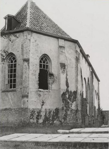 1945: Oorlogsschade aan de kerk van Finsterwolde. Bron: eigen verzameling.