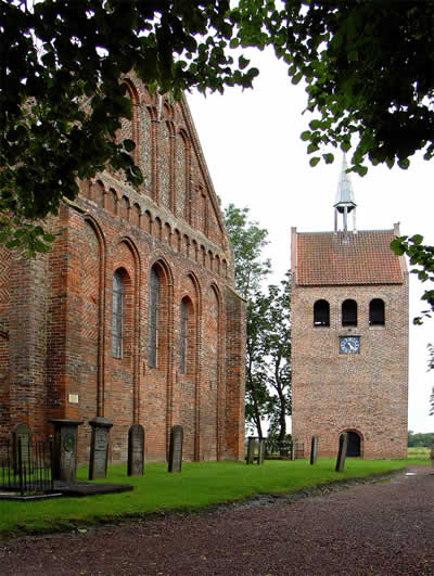 De kerk en toren van Garmerwolde.