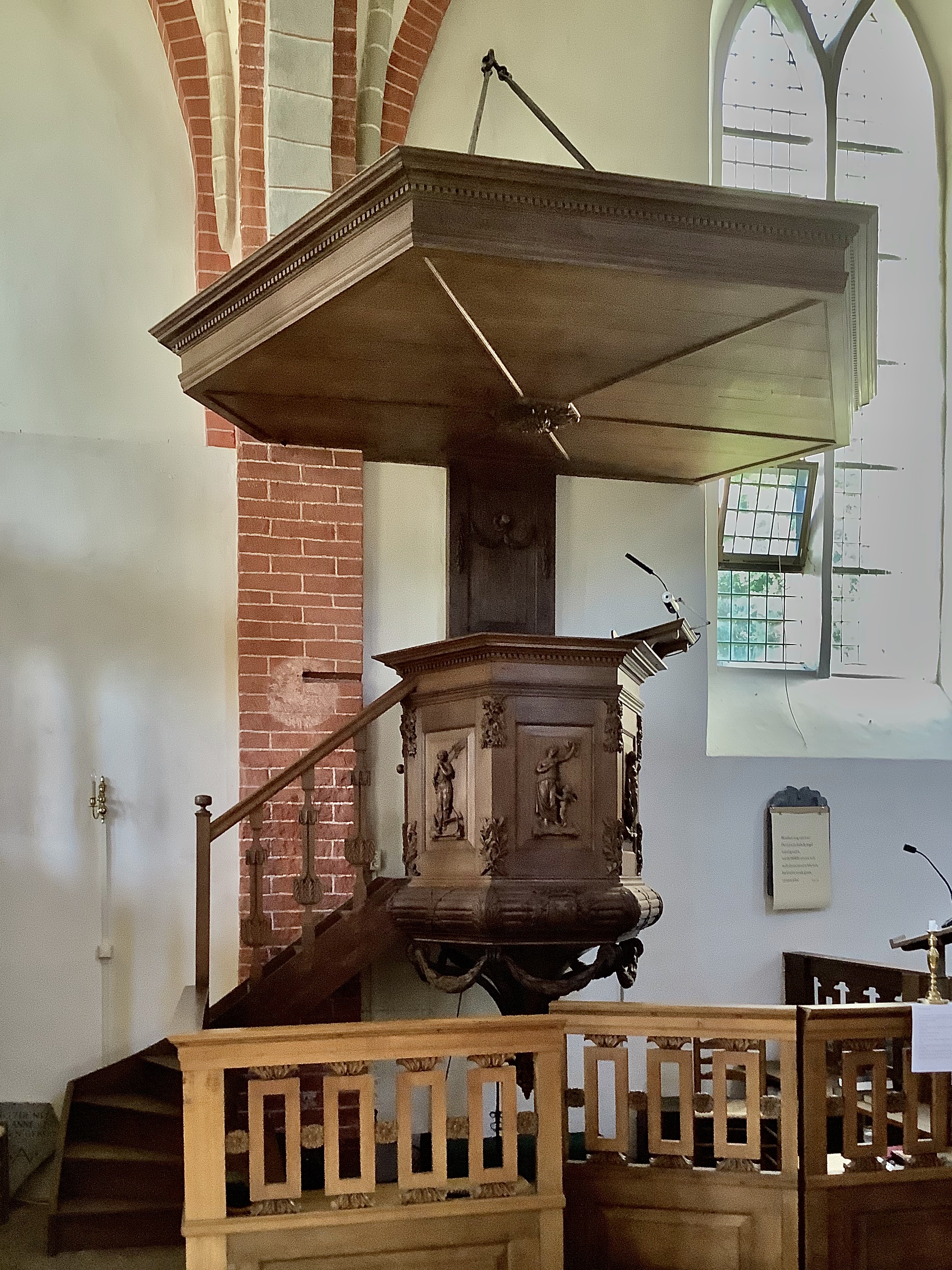 De preekstoel in de Sint Janskerk van Huizinge. Foto: (c)Jur Kuipers.
