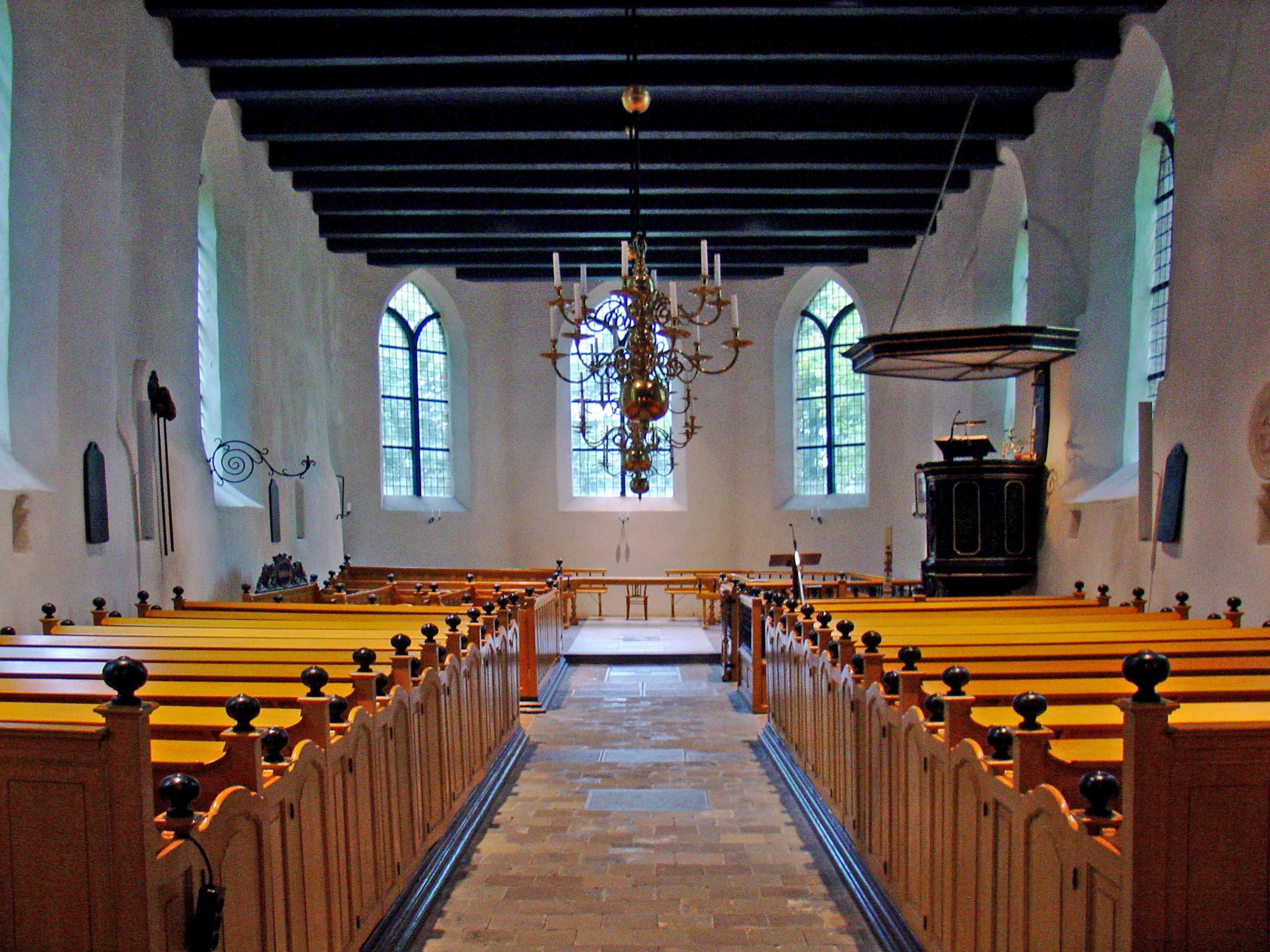 Het interieur van de kerk te Middelbert.Het interieur van de kerk te Middelbert.