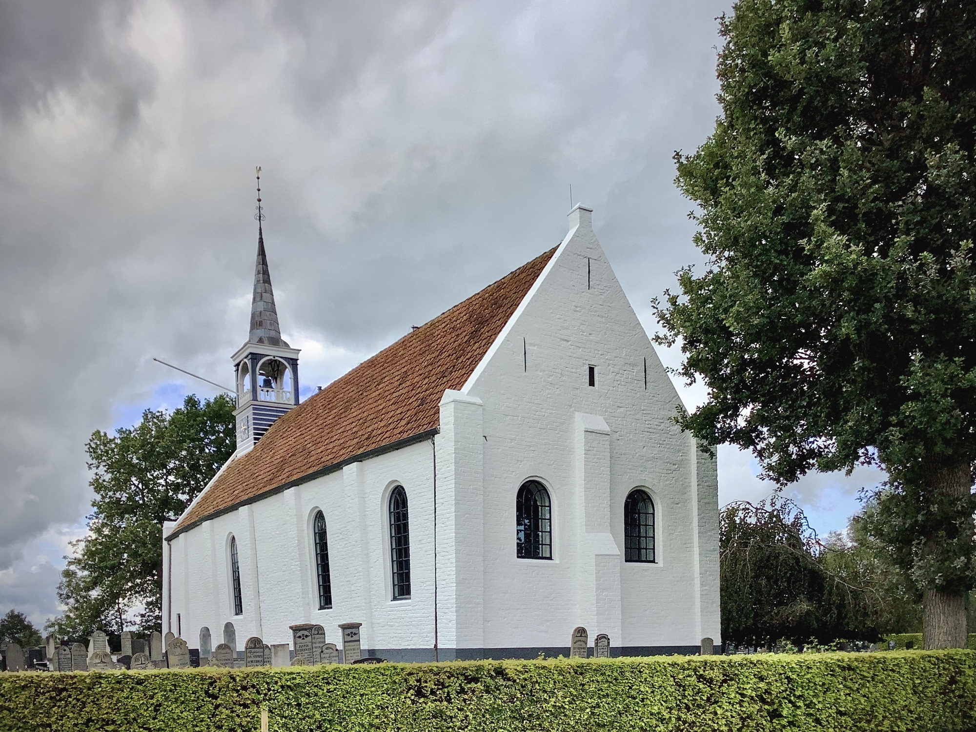 De kerk gezien vanuit het zuidoosten. Foto: Jur Kuipers.