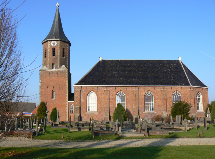 De kerk van Nieuwolda gezien vanuit het zuiden. Bron/licenitie: Wikimedia Commons.