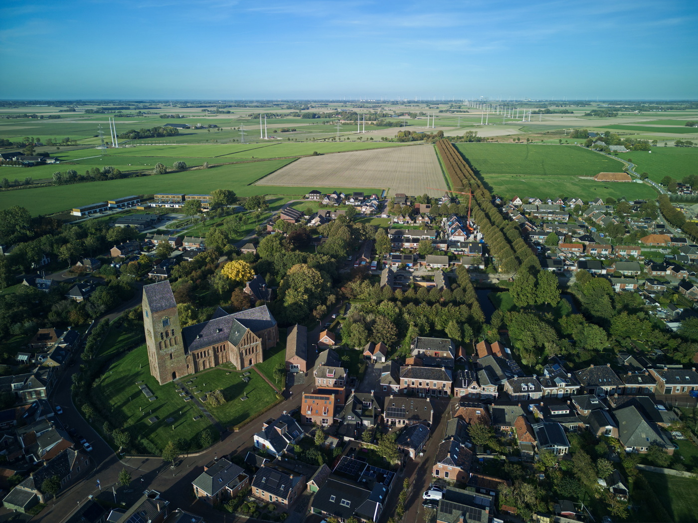 Dronefoto van Stedum met de kerk.. Foto: ©Jur Kuipers.