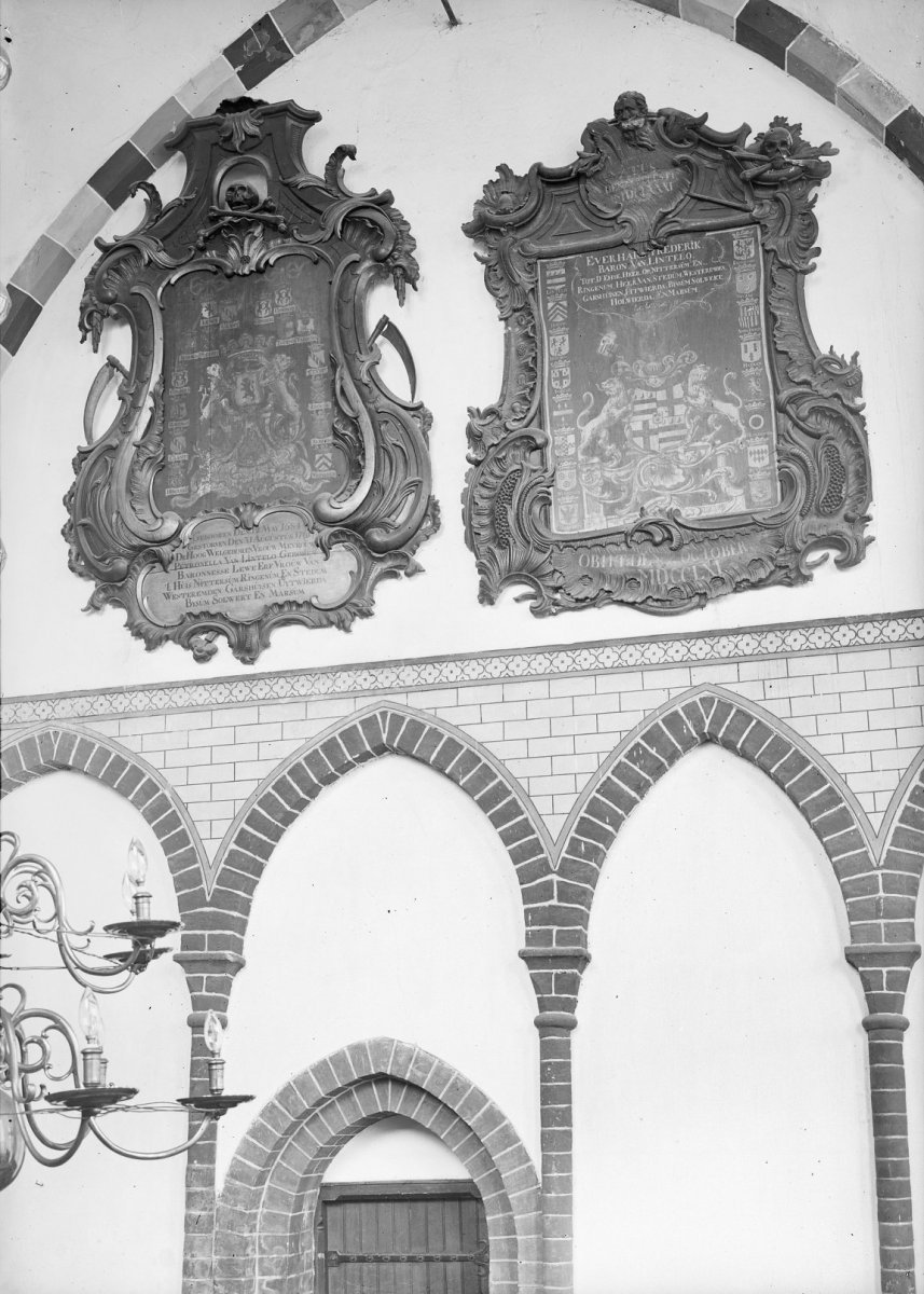 Wapenborden. Bron: Rijksdienst voor Cultureel Erfgoed. Monument nr. 34504. Fotograaf: onbekend. Foto: 1934.