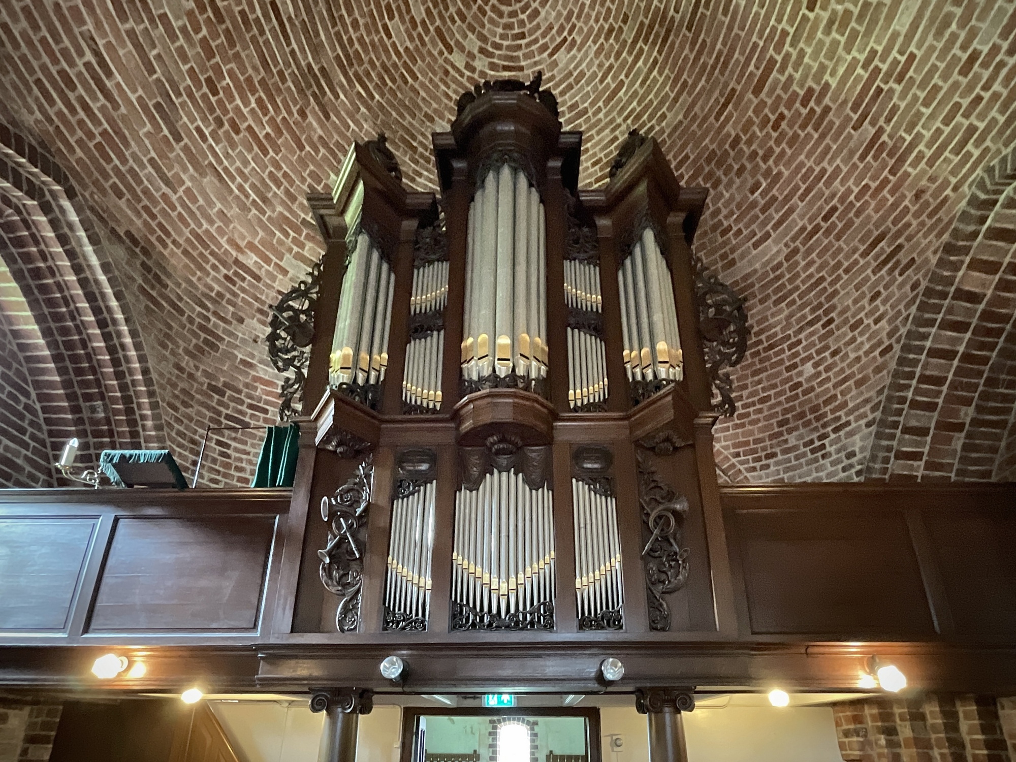 Het orgel in de kerk van Ulrum. Foto: Jur Kuipers, 2021.