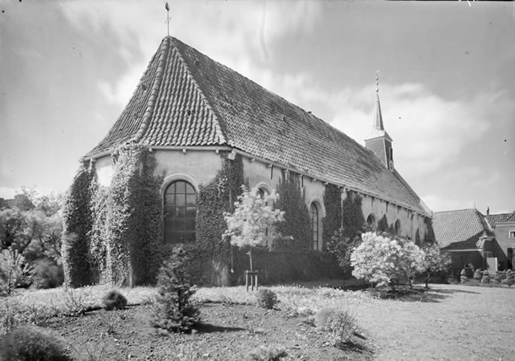 Visvliet : Heirweg 16 : Nederlands hervormde kerk. Vervaardiger: Rijksdienst voor Monumentenzorg. Collectie: Beeldbank, Groninger Archieven. Datum: mei 1942.