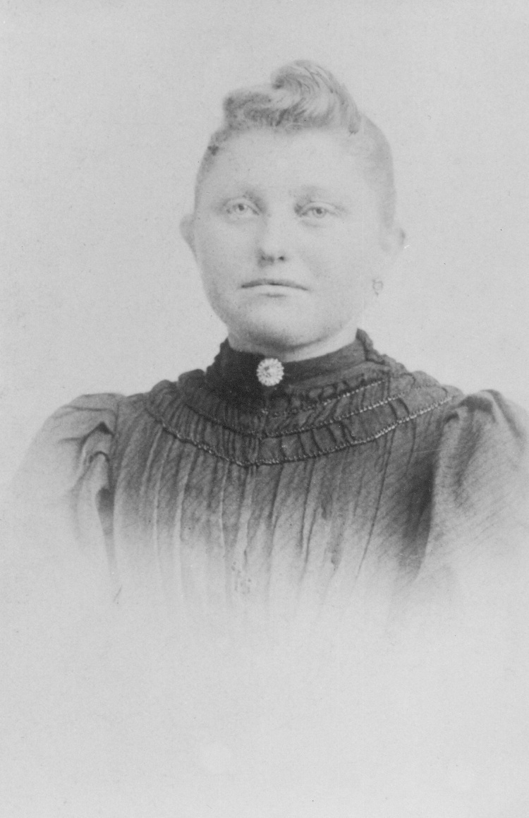 Antje Klooster (1877), gehuwd met Hindrik Dijk. Foto: ©Familie KloosterAntje Klooster (1877), gehuwd met Hindrik Dijk. Foto: ©Familie Klooster