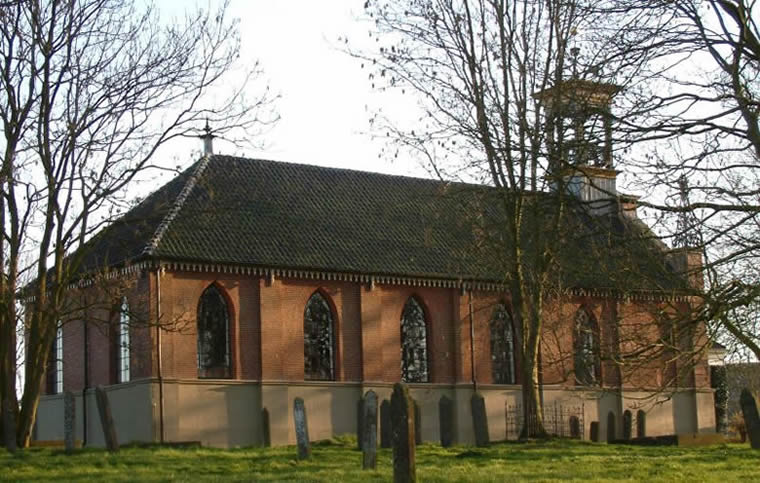 De kerk te Wittewierum na de restauratie in 2002.