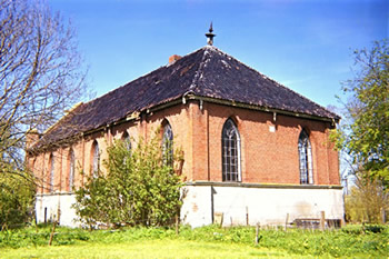 De kerk te Wittewierum vóor de restauratie.