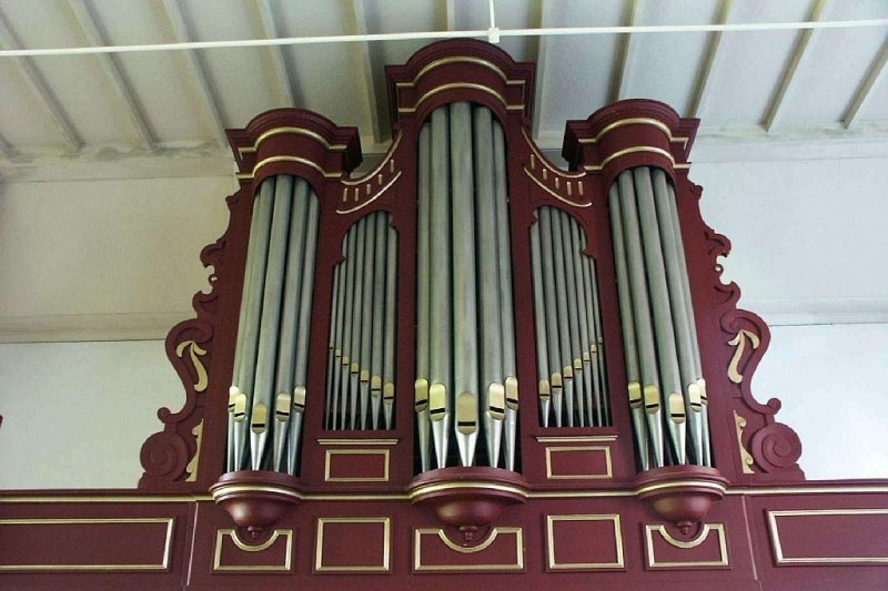 Het orgel verhuist na de sluiting van de kerk naar de kerk van Peperga (Fr) in de Ned. Hervormde kerk Sint Nicolaas.
Dit orgel is waarschijnlijk gemaakt door H. van der Molen uit Steenwijk. 