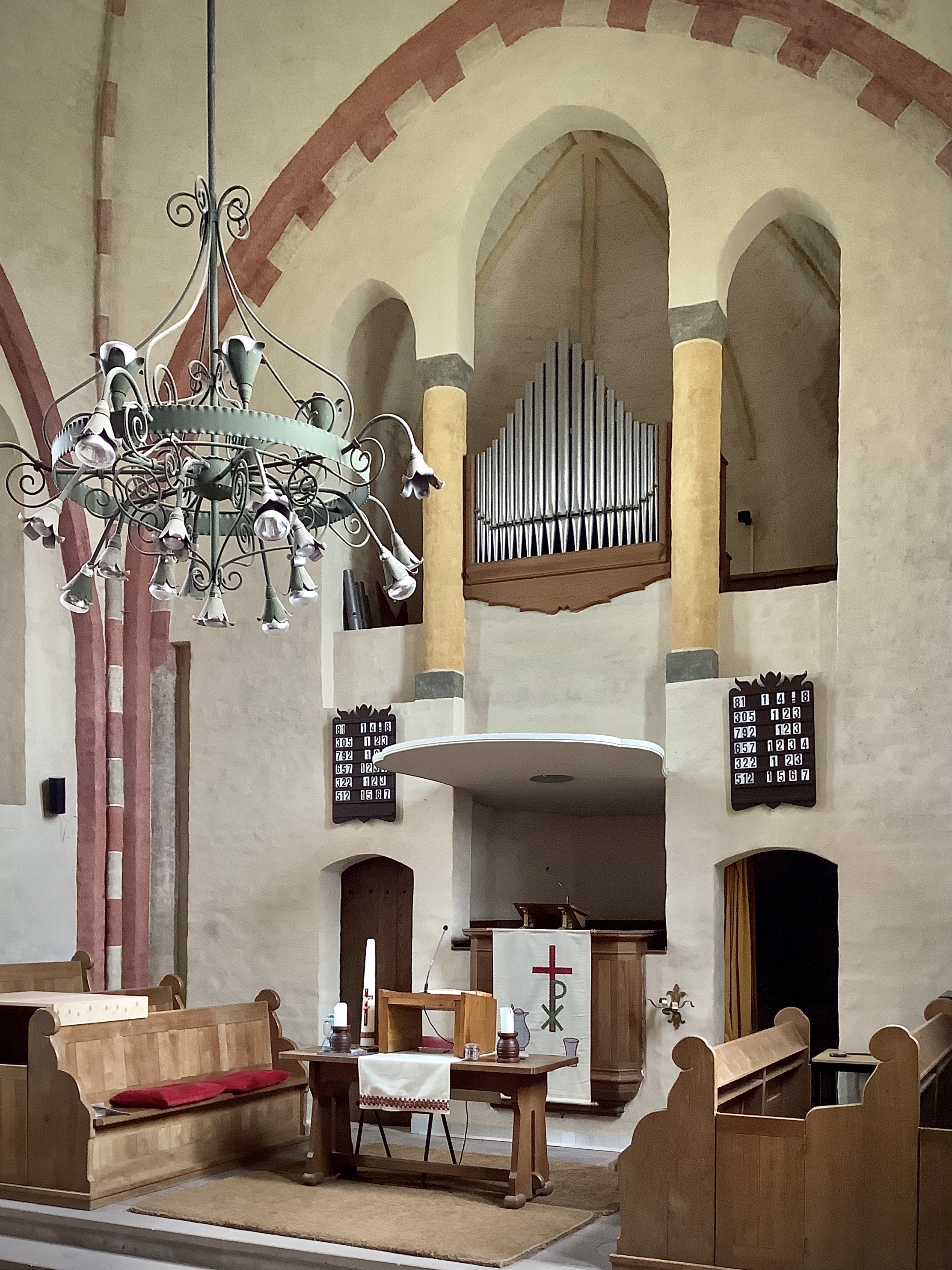 Interieur met orgel. Foto: ©Jur Kuipers, oktober 2022.