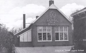 De voormalige School met de Bijbel te Zijldijk.