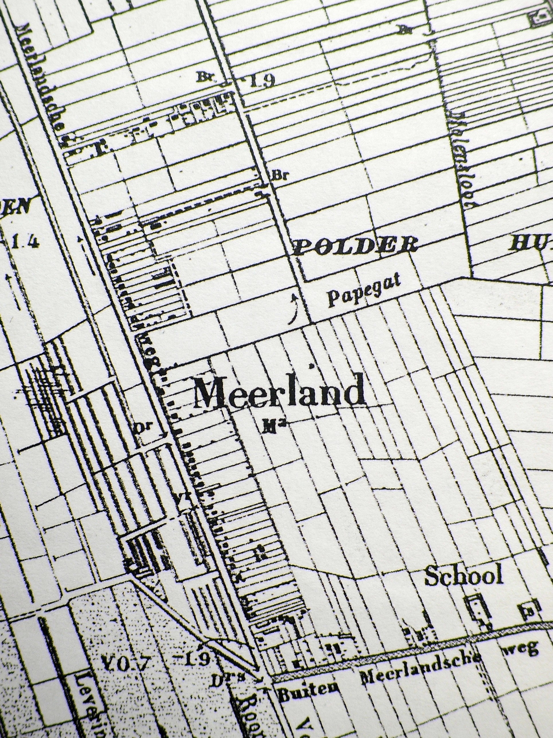 Er hebben in Meerland eerder nogal veel huzen gestaan. Op deze kaart is elk zwart blokje een woning. Ook de school aan de Buiten Meerlandsche Weg staat op deze kaart aangegeven.