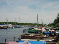 Foto boven: In jachhaven De Otter is plaats voor 180 boten