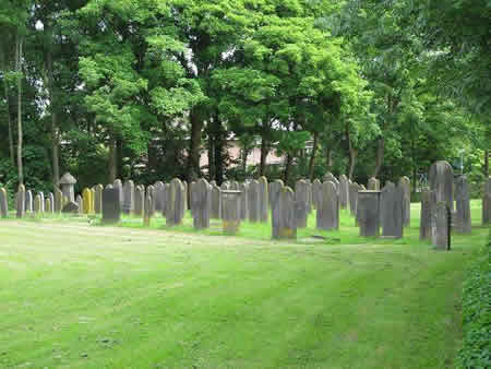 Een deel van het overgebleven Joodse kerkhof. Bron: Wikipedia