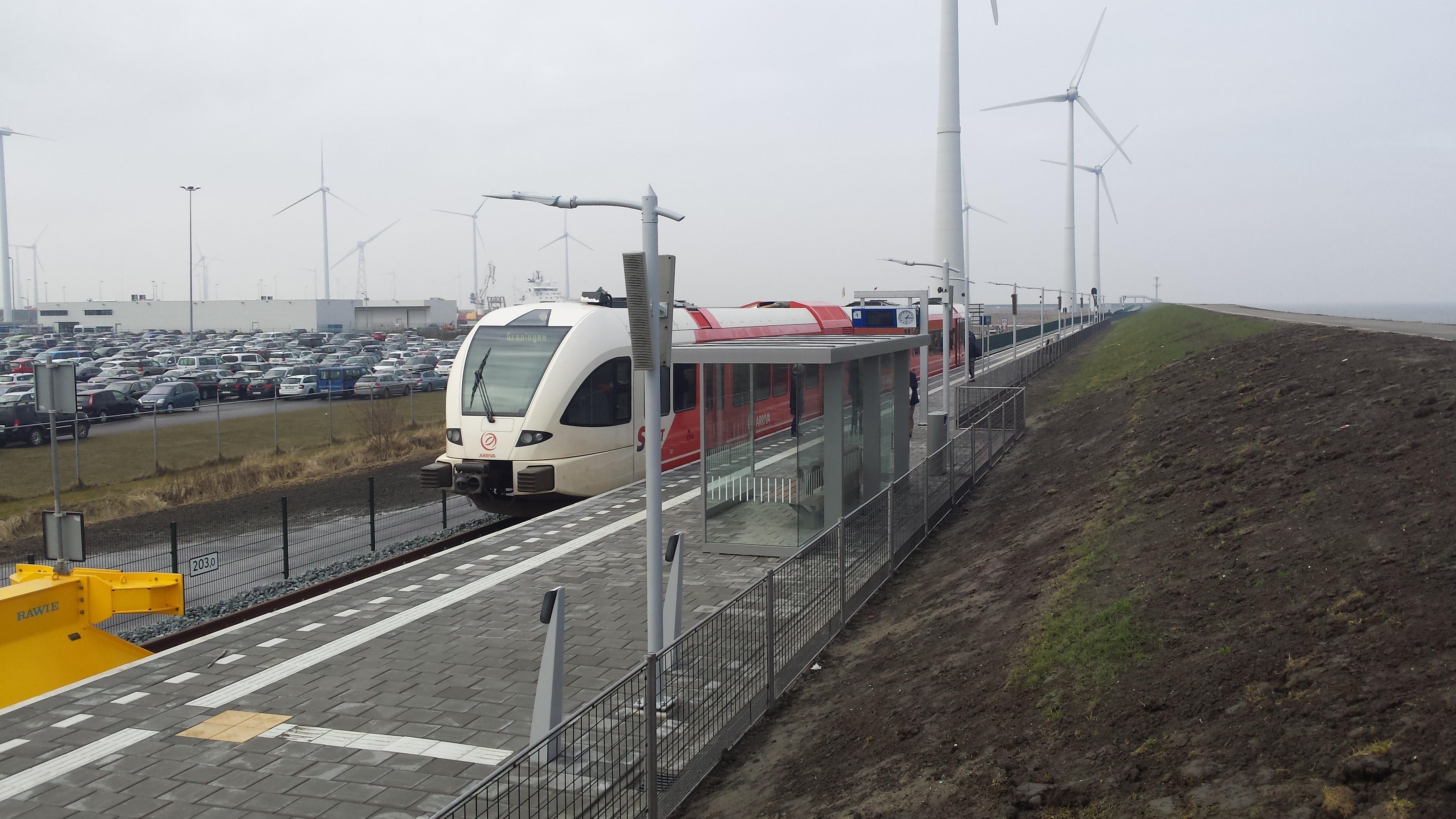 Het meest noordelijk gelegen station is Station Eemshaven aan de dijk langs de Eems.